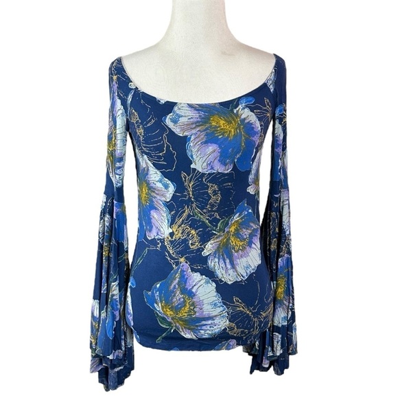 Free People We The Free Printed Birds Of Paradise Top in Navy - Picture 10 of 16